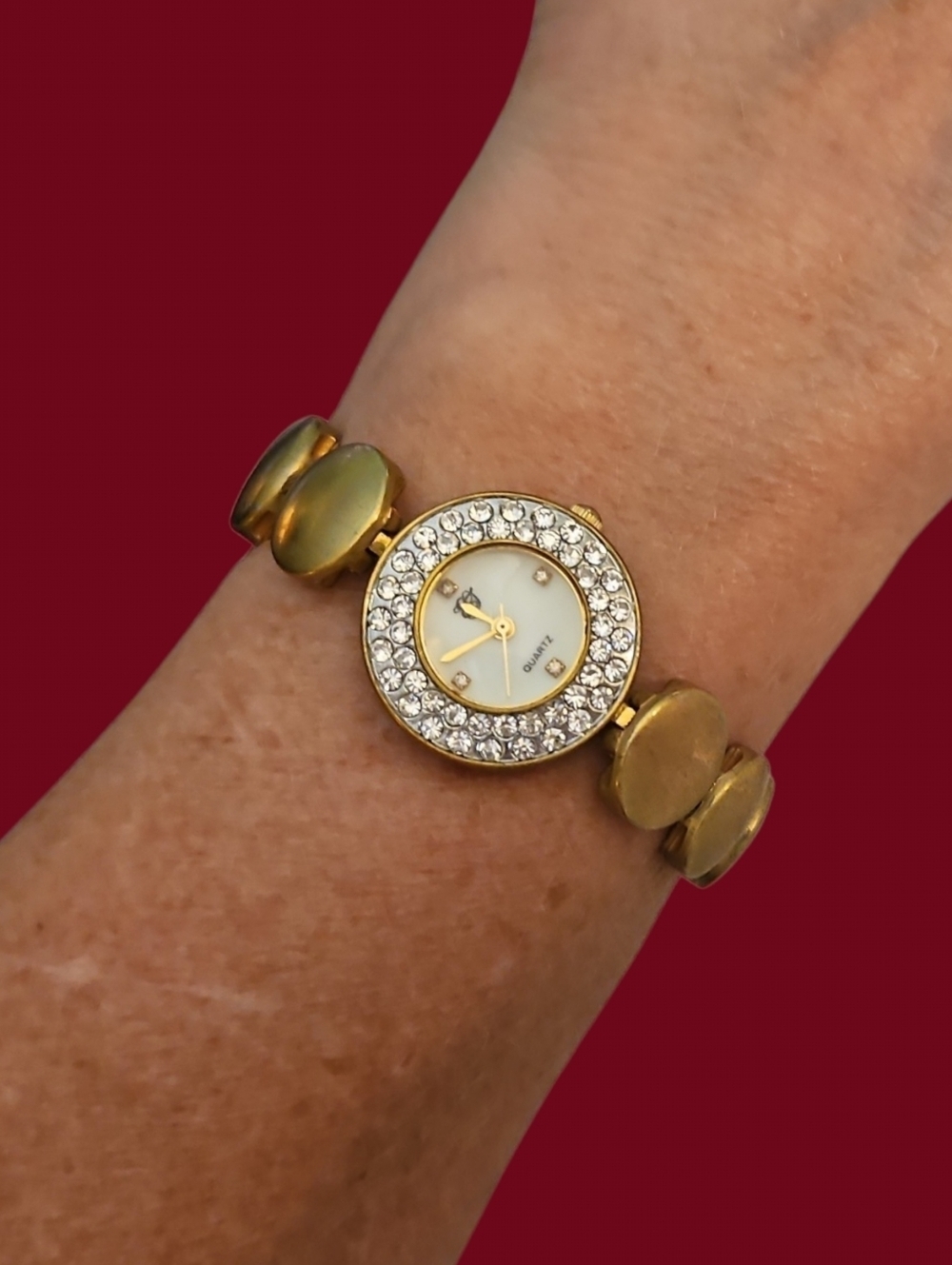 Vtg ELIZABETH TAYLOR Crytal Matte Brass Circle Analog Watch